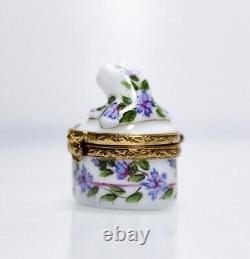 LIMOGES France Hand Painted Peint Main Flower Frog Porcelain Trinket Box RARE
