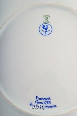 10 Assiettes En Porcelaine De Limoges Avec Vignes Peintes À La Main, 1930s/40s