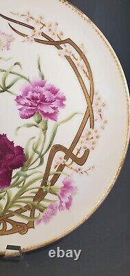 Art Nouveau T&V Limoges Assiette peinte à la main signée par l'artiste, œillets roses et dorure