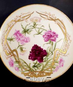 Art Nouveau T&V Limoges Assiette peinte à la main signée par l'artiste, œillets roses et dorure