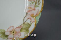 Assiette Haviland Limoges peinte à la main avec des roses roses sauvages, vertes et dorées de 8 1/2 pouces