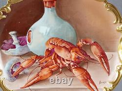 Assiette à chargeur de bouteille de homards et de champignons peinte à la main et signée P. Bazanny de Limoges TEL QUEL