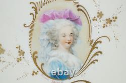 Assiette chargée Pouyat Limoges peinte à la main avec portrait de Madame Lamballe, rose rose et doré.