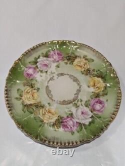Assiette de 6 pouces avec grandes roses roses et jaunes peintes à la main de Limoges et dorées