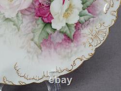 Assiette de 8 3/8 pouces signée CA Limoges peinte à la main avec des coquelicots roses et blancs et de l'or