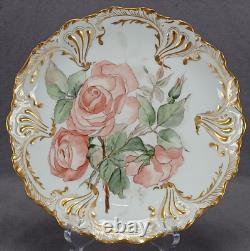 Assiette de 9 pouces avec de grandes roses roses peintes à la main et dorées signée T&V Limoges JHC