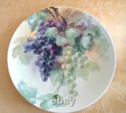 Assiette de chargement de raisins en porcelaine peinte à la main Antique T&V Limoges France 12.25D