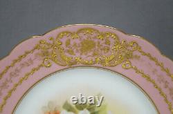 Assiette de dîner de 9 pouces en porcelaine D&Co Limoges peinte à la main, motif floral rose pompadour avec dorure en relief.