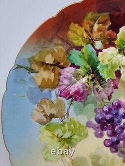 Assiette en porcelaine peinte à la main Antique JPL Jean Pouyat Limoges de 12 1/2 pouces avec des raisins