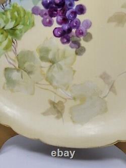 Assiette en porcelaine peinte à la main Antique JPL Jean Pouyat Limoges de 12 1/2 pouces avec des raisins