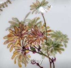Assiette florale en porcelaine de Limoges peinte à la main par Lanternier A. L. 1891-1914