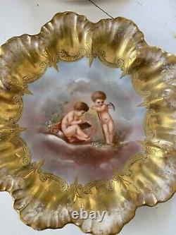 Assiette française de Limoges des années 1880 avec des chérubins, des angelots et un livre céleste richement dorés de 9 1/4 pouces.