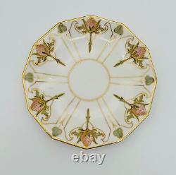 Assiette peinte à la main en Limoges avec un design de fraises, vers 1900