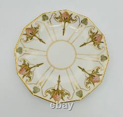 Assiette peinte à la main en Limoges avec un design de fraises, vers 1900