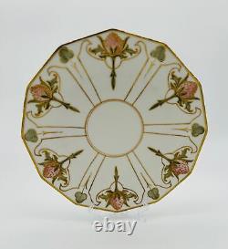 Assiette peinte à la main en Limoges avec un design de fraises, vers 1900