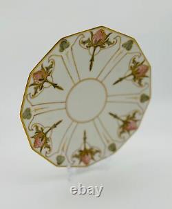 Assiette peinte à la main en Limoges avec un design de fraises, vers 1900