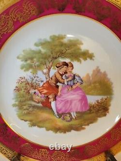 Assiettes Fragonard de LIMOGES Peintes à la main, Bordure dorée, Couple français en rendez-vous amoureux.