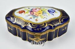 Boîte à bijoux en porcelaine de Limoges, peinte à la main avec des fleurs