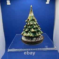 Boîte à bijoux en porcelaine de Limoges peinte à la main avec un arbre de Noël