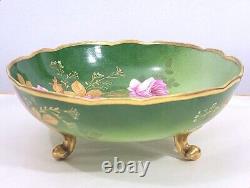 Bol sur pied en porcelaine rose antique AK Limoges avec des roses et des feuilles d'or peints à la main et signés par l'artiste