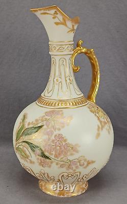 Élite Works Limoges Pichet esthétique floral doré et ivoire, peint à la main et signé.