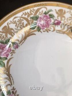 Ensemble de 10 assiettes de dîner en porcelaine Charles Ahrenfeldt Limoges peintes à la main, avec des roses anciennes.