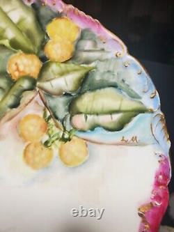 Ensemble de 10 assiettes en porcelaine de Limoges peintes à la main avec des baies dorées D 8 1/4