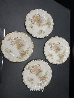 Ensemble de 4 Assiettes anciennes Limoges LS&S de 8 1/2 pouces peintes à la main avec un couple de courtisans dorés