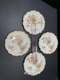 Ensemble de 4 Assiettes anciennes Limoges LS&S de 8 1/2 pouces peintes à la main avec un couple de courtisans dorés