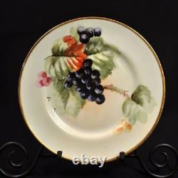 Ensemble de 4 assiettes peintes à la main avec des raisins et de l'or de Limoges La Porcelaine 1905-1930's HTF
