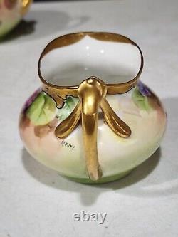 Ensemble sucrier et crémier signé Limoges ancien peint à la main avec des fleurs de violettes Pickard