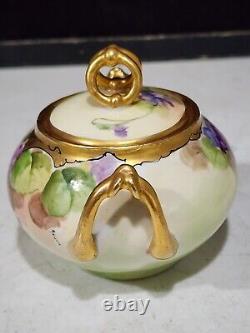 Ensemble sucrier et crémier signé Limoges ancien peint à la main avec des fleurs de violettes Pickard