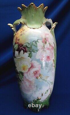 Grand vase Limoges peint à la main 19h X 10dia Roses d'un côté, jeune fille grecque de l'autre