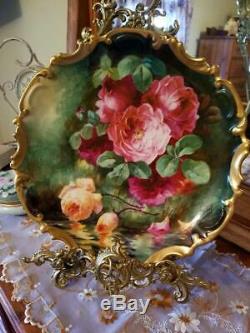 Grande Plaque De Chargeur De Roses Peintes À La Main De Limoges, Signée Par L'artiste Énuméré