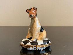 Limoges Adorable Terrier Dog Peint À La Main Porcelaine Boîte Àrinket En Porcelaine