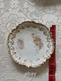 Limoges P & B Assiettes roses et blanches florales & dorées de 7 7/8 pouces 1896-1914