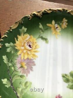 Limoges T&v Deux Assiettes Vertes Peintes À La Main Chrysanthèmes Jaunes Rose Avec Or