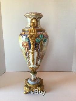 Magnifiques Vases En Porcelaine Peinte À La Main De Style Art Nouveau À Sevres