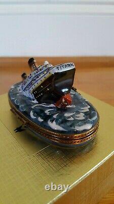 Nib Rare. Retraité. Limoges Box Sinking Titanic, Avec Tiny Little Life Boat À L'intérieur