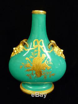 Paire De Early Royal Worcester Dore Peintes À La Main Avec Les Enfants Scenic Vase C 1865