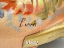 Pichet à sauce en porcelaine de Limoges, France, peint à la main, avec couronne, poisson de chasse et doré, signé par l'artiste.