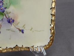 Plateau de commode petit Limoges peint à la main et signé par l'artiste avec des fleurs violettes et de l'or