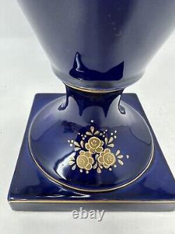 Porcelaine de Limoges peinte à la main avec accents dorés Vase de 14,75 pouces avec poignées en forme de cygne