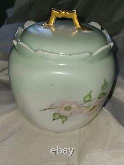 Pot à biscuits en céramique vert et rose peint à la main de l'antiquité TRESSEMANN & VOGT LIMOGES