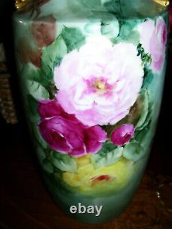 Rares Et Inhabituelles, Superbement Peintes À La Main Limoges Roses Urne Couverte/vase