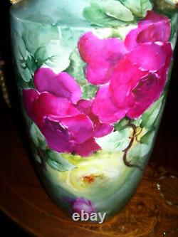 Rares Et Inhabituelles, Superbement Peintes À La Main Limoges Roses Urne Couverte/vase