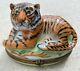 Repos Vintage Tigre Bengale Limoges Peint Boîte Principale Signée Fermoir France No. Annexe V. Partie I