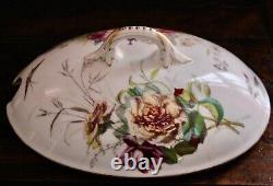 Soupière de Limoges avec de grosses roses et des papillons en céramique Marshall Redon ancienne
