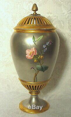 Vers 1860 Paris Porcelaine Vase Urne Potpourri Platinum Or Roses Peint À La Main